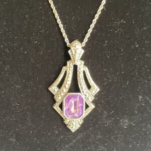 AVON vintage Art Deco Pendant Necklace Purple Glass & Marcasite Look 80s style